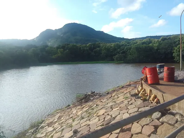 Tinkisso reservoir near Dabola, on the inland route to Faranah