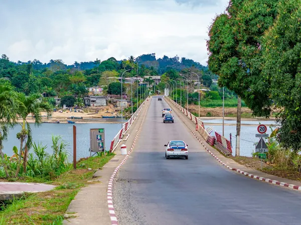 Lambaréné bridge over the Ogooué, on the N1 south