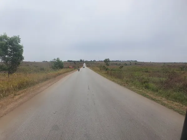 Route Nationale 1 through the Kongo Central savanna toward Kimpese