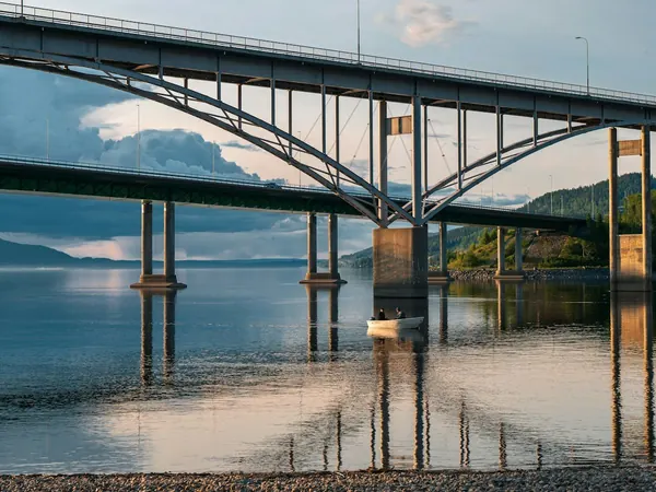 Minnesund bridge over Lake Mjøsa (E6)