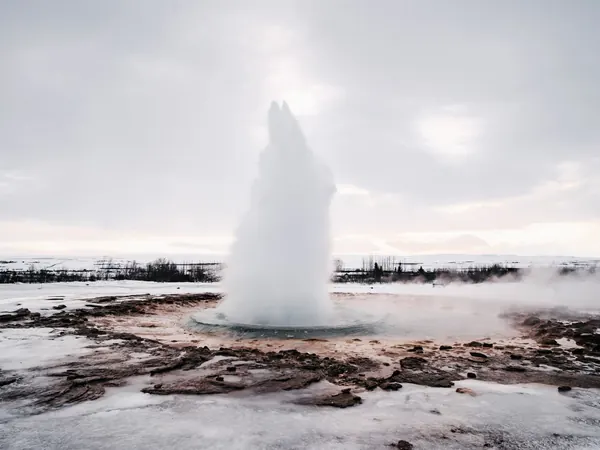Geysir area, Strokkur geyser erupting