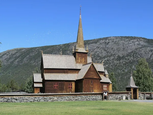 Lom, Lom Stave Church