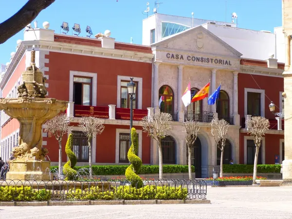 Valdepeñas, Plaza de España and town hall