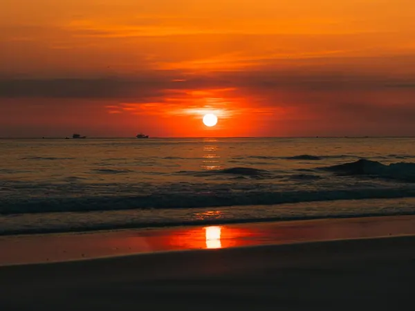 Sunset on the Quảng Trị coast by the DMZ, near the Vĩnh Mốc tunnels