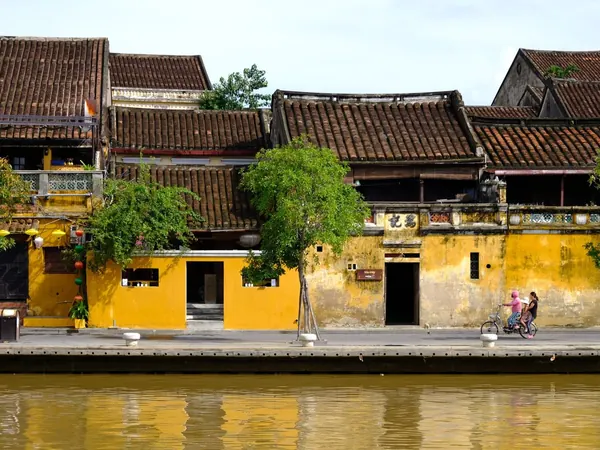 Hoi An, riverside old town (UNESCO)
