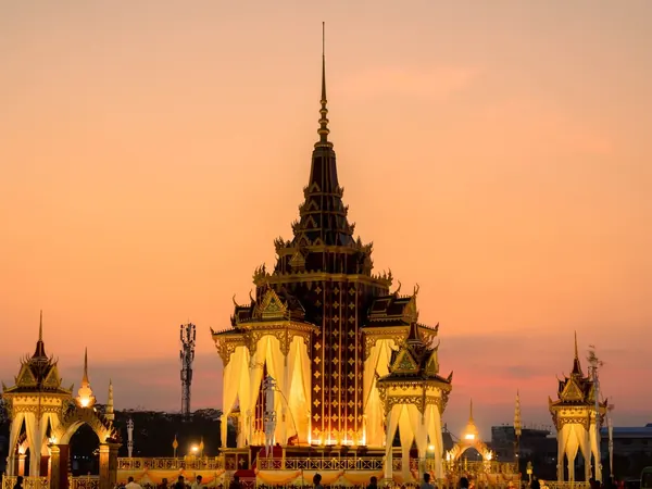 Battambang, pagoda at sunset