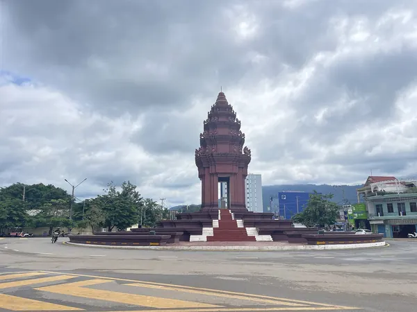 Pailin, Independence Monument