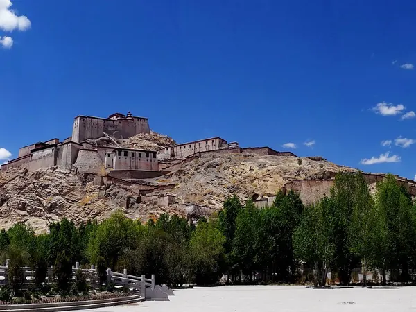 Gyantse, Gyantse Dzong fortress