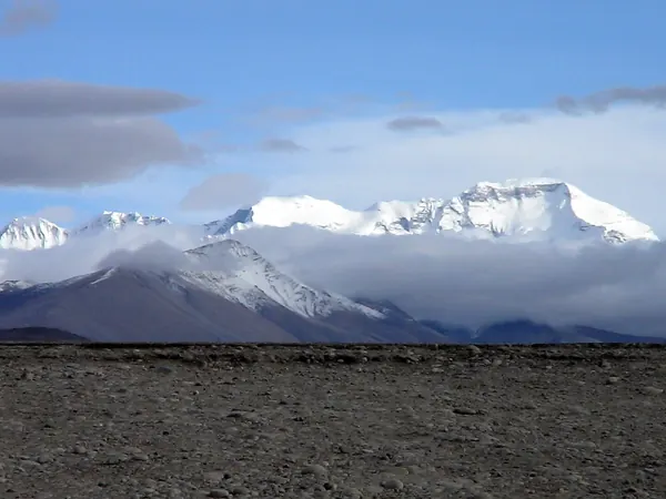 Tingri, view of Cho Oyu from the Tingri plain